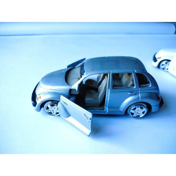 Chrysler PT Cruiser 2000 5" Diecast Scale 1/34 Models Bundle of 3 Cars - Picture 10 of 12
